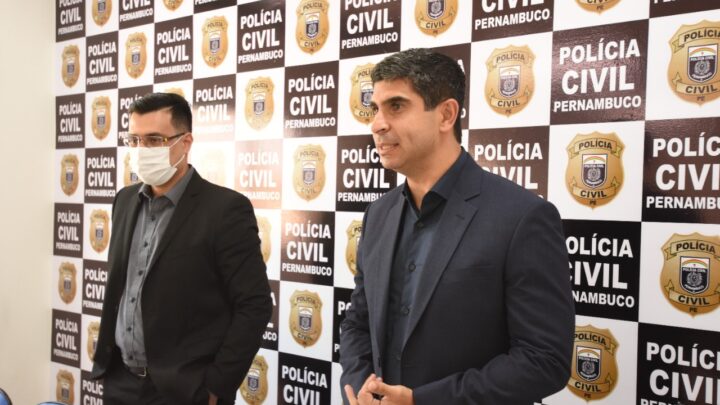Lessa concede título de cidadão pernambucano para delegado Bruno Vital
