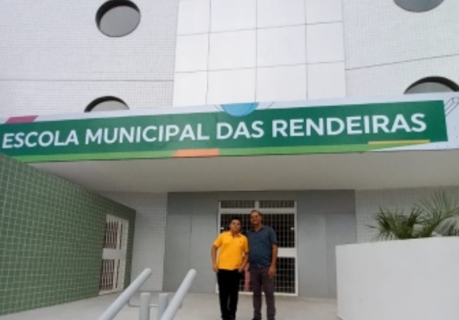 Vereador Irmão Ronaldo prestigia inauguração da Escola Municipal Leudo Valença Vereador Irmão Ronaldo prestigia inauguração da Escola Municipal Leudo Valença