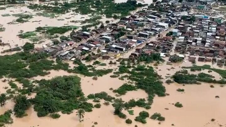 Sobe para 56 o número de mortos pelas chuvas em Pernambuco, além de dezenas de desaparecidos