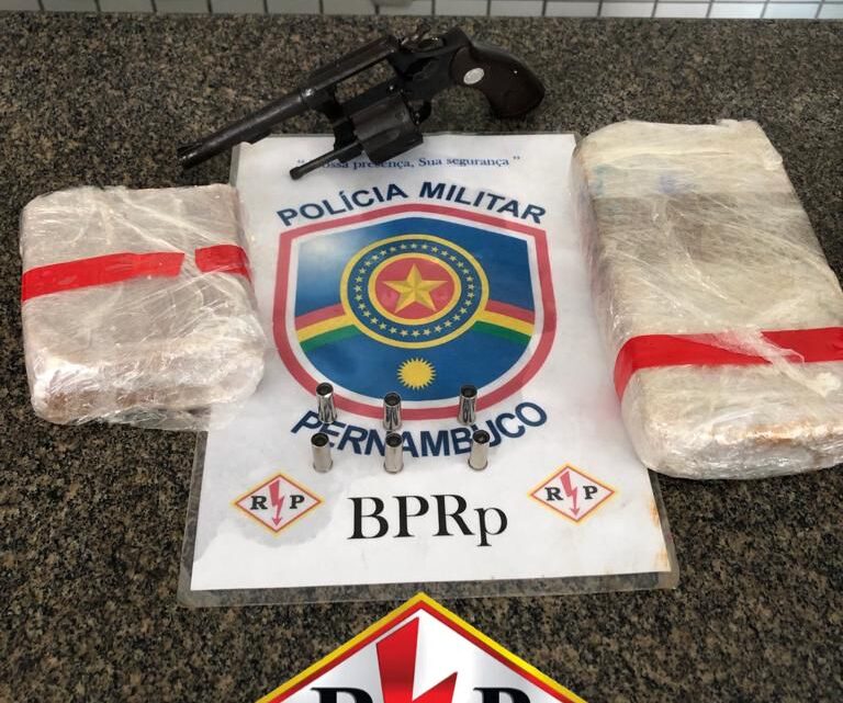 Foragido da justiça é detido por tráfico de drogas no Recife Foragido da justiça é detido por tráfico de drogas no Recife