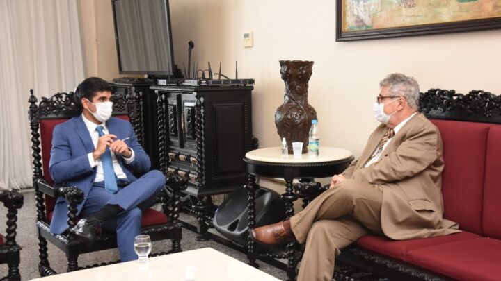 Erick Lessa debate com presidente do TJPE implantação do CICA em Caruaru