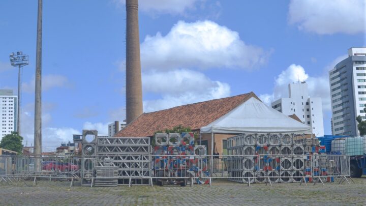 Estrutura do São João 2022 de Caruaru começa a ser montada