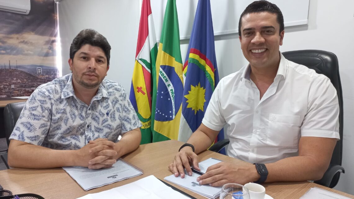 Fagner é recebido pelo prefeito de Caruaru e apresenta demandas da população e causa animal Fagner é recebido pelo prefeito de Caruaru e apresenta demandas da população e causa animal