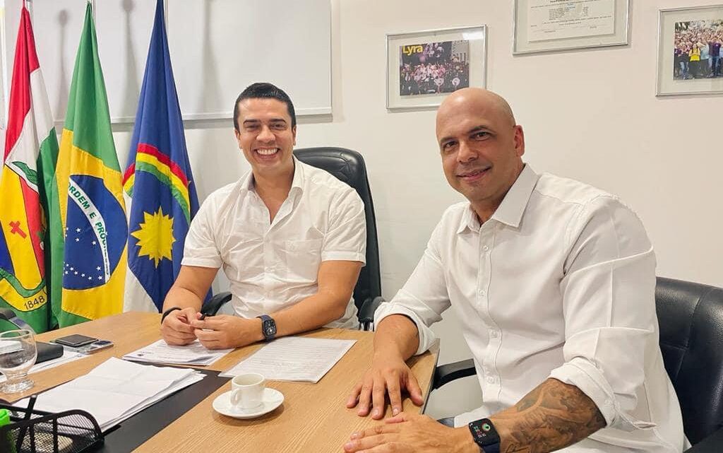 Em reunião com Rodrigo Pinheiro, Anderson Correia reafirma luta por casa de passagem e cirurgias ortopédicas para os animais de Caruaru
