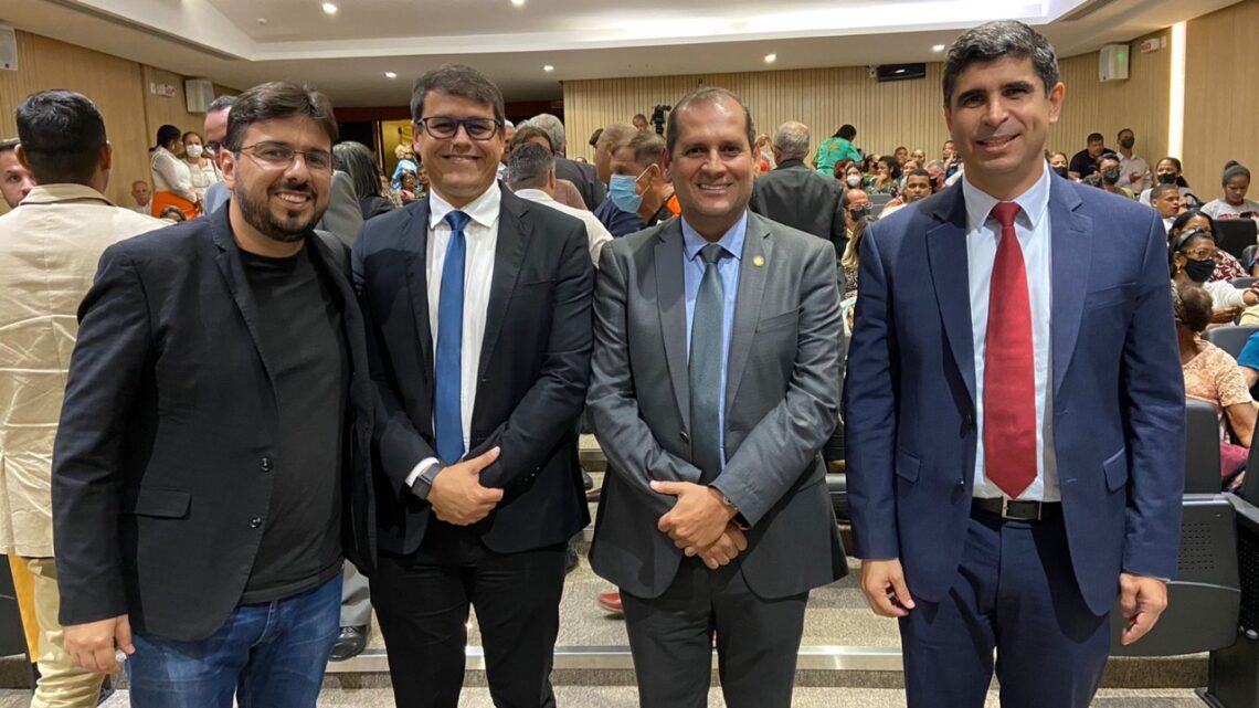 Delegado Lessa e Delegado Israel apresentam ideias de um Novo Pacto Pela Vida, em audiência pública na Alepe Delegado Lessa e Delegado Israel apresentam ideias de um Novo Pacto Pela Vida, em audiência pública na Alepe