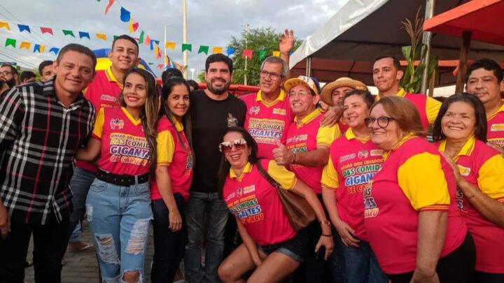 Tonynho Rodrigues presente no lançamento das comidas gigantes de Caruaru