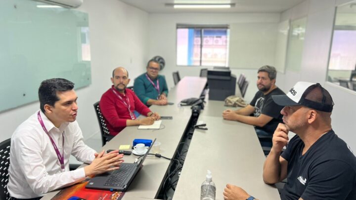Anderson Correia visita UniFavip e homenageia instituição pelos atendimentos veterinários gratuitos