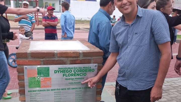 Vereador Irmão Ronaldo acompanha inauguração de praça no bairro José Carlos Oliveira