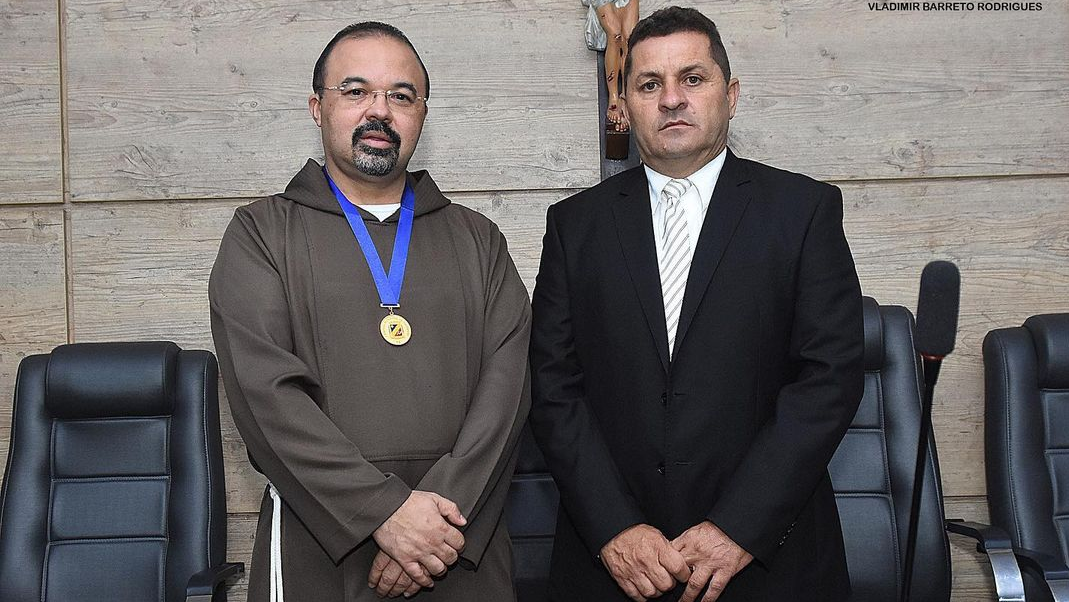 Vereador Carlinhos da Ceaca homenageia Frei Damião e Frei Jociel, em solenidade na Câmara Vereador Carlinhos da Ceaca homenageia Frei Damião e Frei Jociel, em solenidade na Câmara