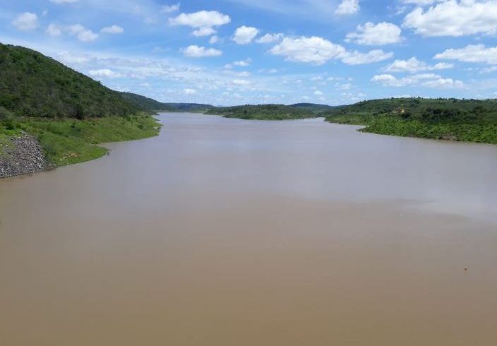 Compesa acaba rodízio de abastecimento em Riacho das Almas