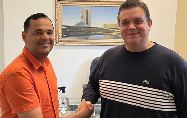 Vereador Irmão Ronaldo sela apoio a Wolney Queiroz