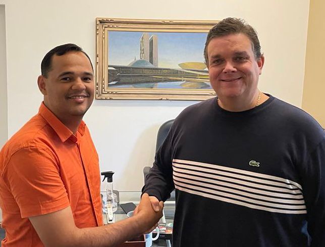 Vereador Irmão Ronaldo sela apoio a Wolney Queiroz