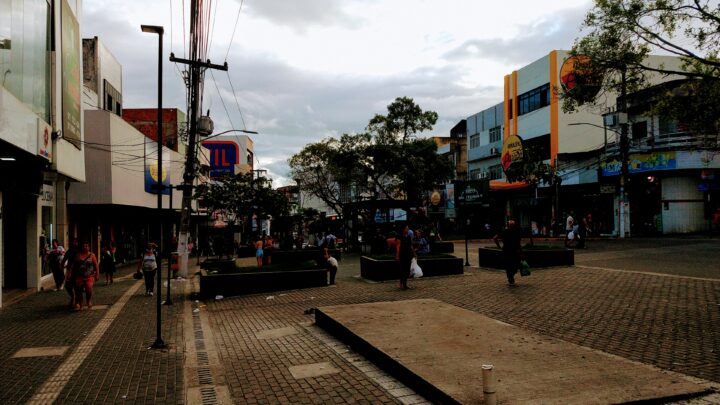 Comércio abre e bancos fecham, no dia de Corpus Christi em Caruaru
