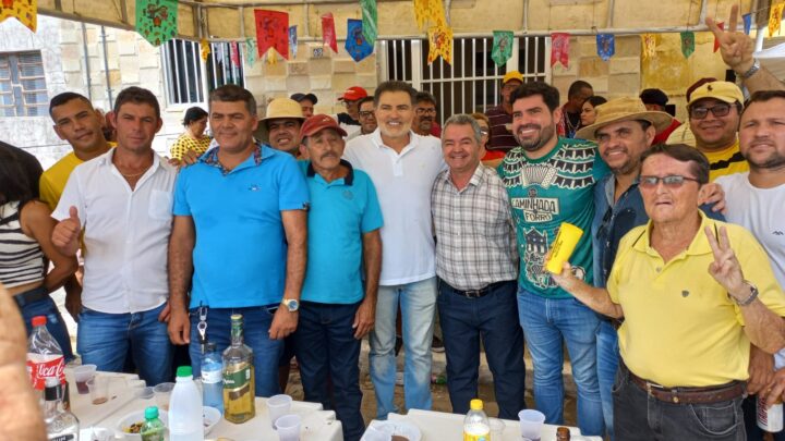 Tony e Tonynho participam da caminhada do forró em Riacho das Almas