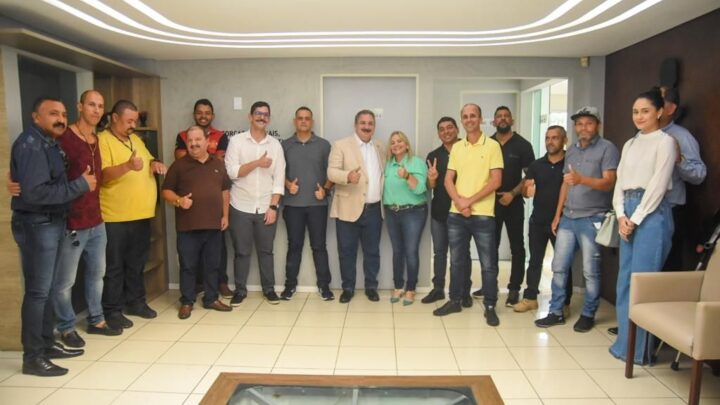 Em Caruaru, Eriberto Medeiros e Eriberto Filho recebem apoio de grupo de lideranças