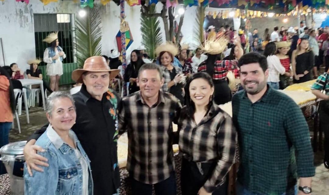 Tony e Tonynho presentes na Maior Mesa Junina do Mundo na Vila Lajes