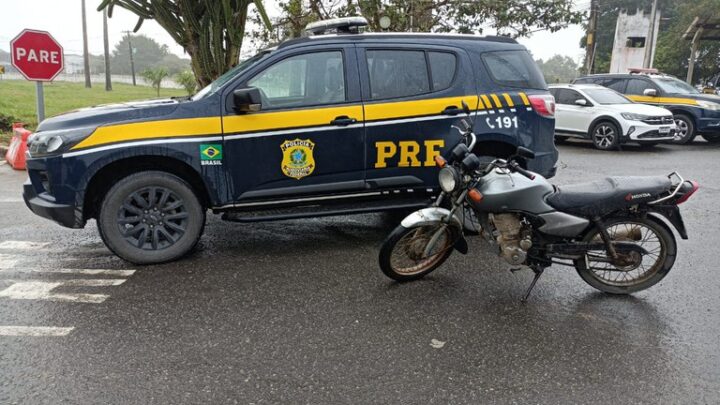 Proprietário recebe multas de motocicleta roubada e veículo é recuperado pela PRF/PE