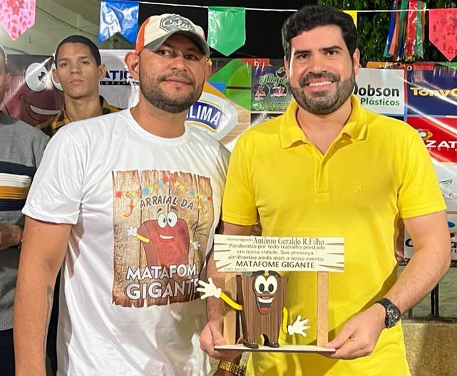 Tonynho Rodrigues é homenageado na festa da Mata Fome Gigante em Caruaru Tonynho Rodrigues é homenageado na festa da Mata Fome Gigante em Caruaru
