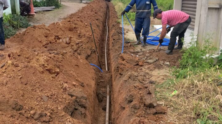 Tony Gel comemora início das obras para implantação de nova rede de abastecimento de água nas Vilas de Maniçoba e Serrote dos Bois