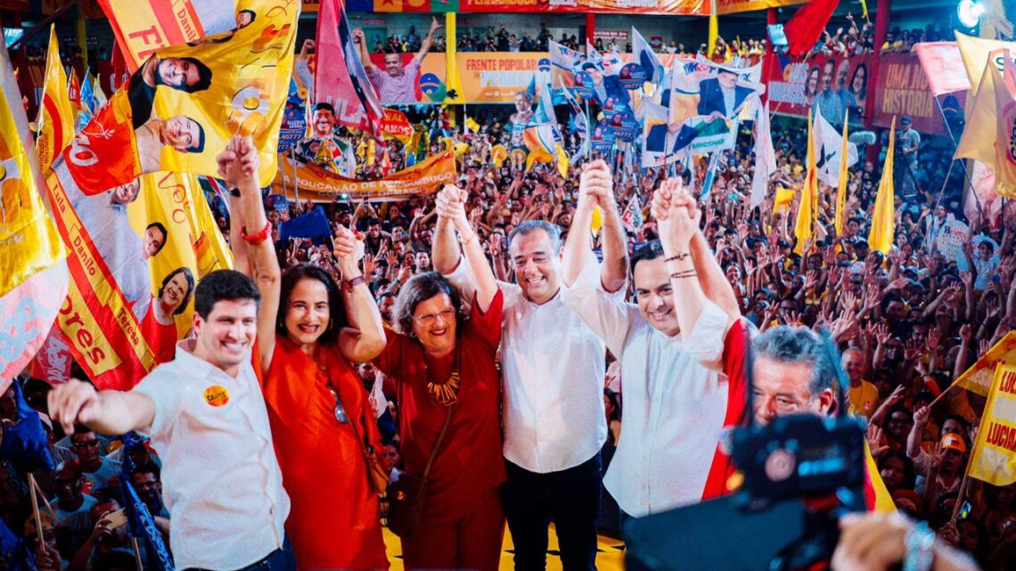 Frente Popular homologa Danilo Cabral candidato a governador de Pernambuco