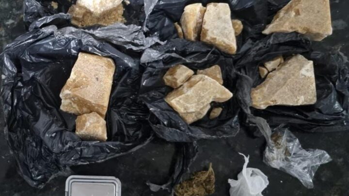 Mulher é presa com mais de meio quilo de crack em Caruaru