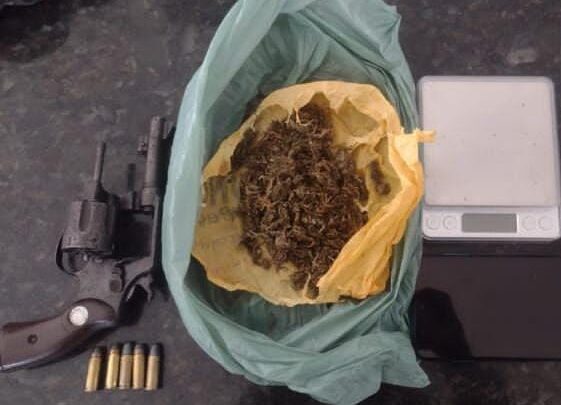 Mulher é detida e PM recupera celular e carro roubados em Caruaru