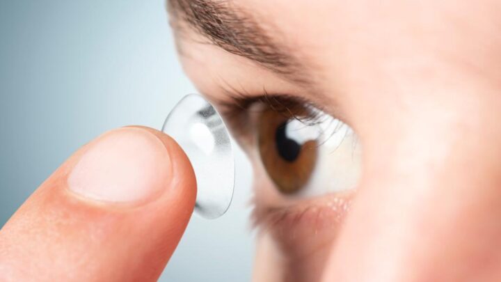 80% dos usuários usam lentes de contato de forma inadequada