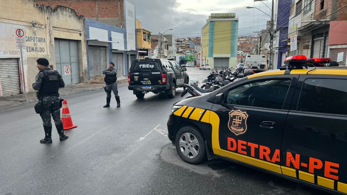 Operação prende motoristas por alcoolemia e posse de drogas em Caruaru
