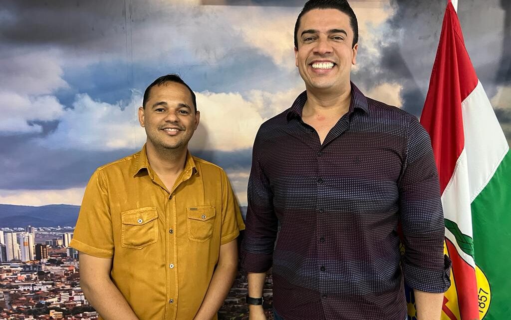 Vereador Irmão Ronaldo se reúne com prefeito e secretário para cobrar infraestrutura para o bairro Severino Afonso Vereador Irmão Ronaldo se reúne com prefeito e secretário para cobrar infraestrutura para o bairro Severino Afonso