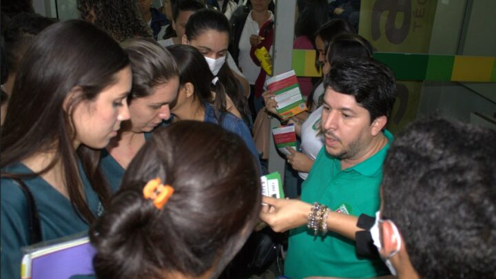 Fagner Fernandes visita moradores e realiza panfletagem no Grau Técnico