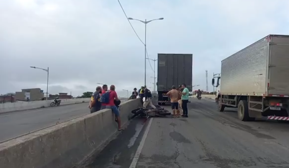 Motociclista morre em acidente na BR 104 em Caruaru