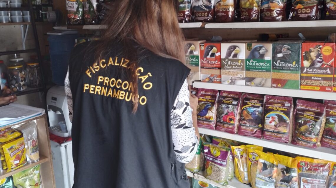 Fiscalização nas lojas pet, Procon/PE encontra alimentos com validade vencida Fiscalização nas lojas pet, Procon/PE encontra alimentos com validade vencida