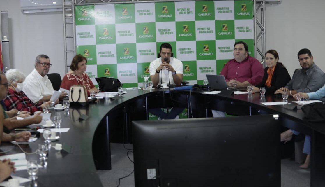 Reunião na prefeitura de Caruaru trata do repasse do FUNDEF Reunião na prefeitura de Caruaru trata do repasse do FUNDEF