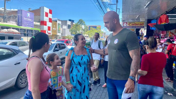 Anderson Correia visita Riacho das Almas e faz panfletagem no Centro de Caruaru