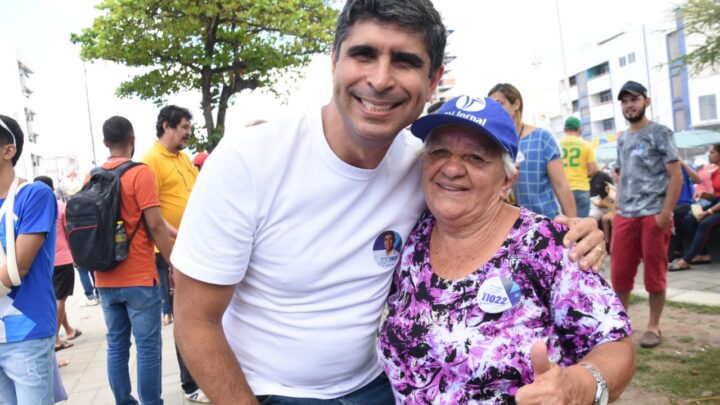 Lessa prestigia desfile de 7 de Setembro junto à população em Caruaru