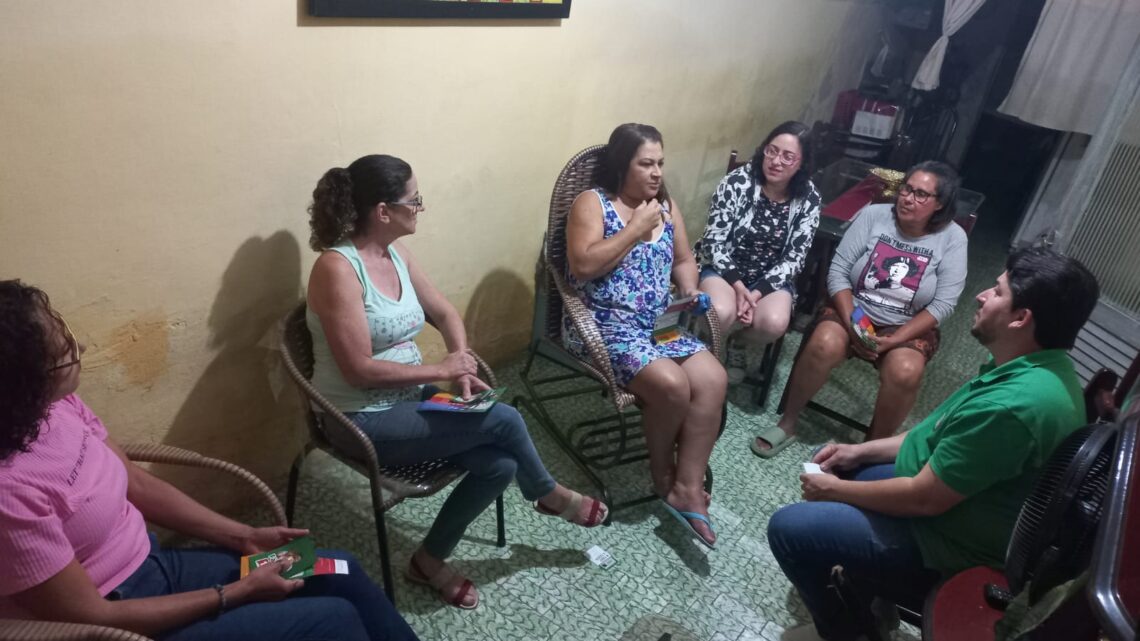 Fagner Fernandes se reúne com moradores do Caiuca