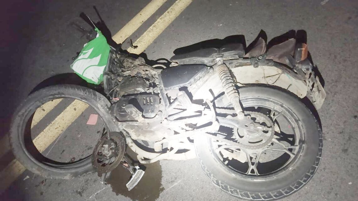Homem morre após colisão frontal entre moto e carro na BR 232 Homem morre após colisão frontal entre moto e carro na BR 232