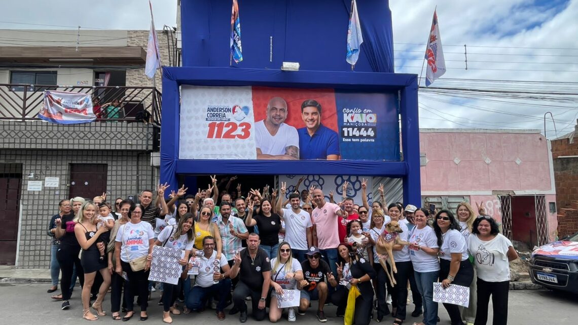 Anderson Correia inaugura comitê ao lado de Kaio Maniçoba, em Caruaru