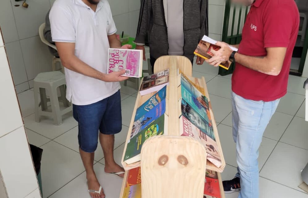 Penitenciária de Caruaru oferece biblioteca móvel aos detentos Penitenciária de Caruaru oferece biblioteca móvel aos detentos