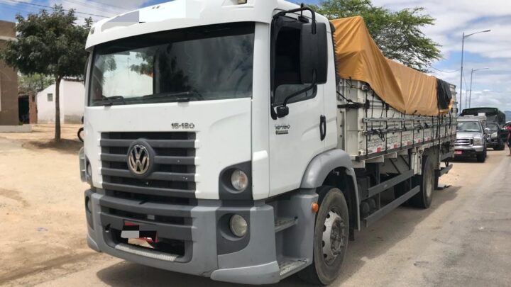 Mais de 11 mil metros de jeans sem nota fiscal são apreendidos pela PRF em Caruaru