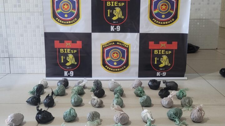 PM flagra tráfico de drogase prende dupla em Caruaru