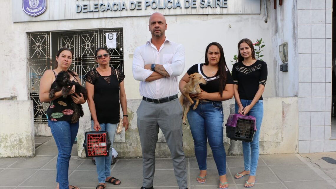 Anderson Correia e protetores Anjos de Sairé resgatam animais em situação de maus-tratos Anderson Correia e protetores Anjos de Sairé resgatam animais em situação de maus-tratos