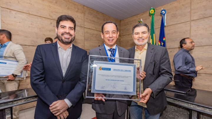 Tony Gel e Tonynho Rodrigues prestigiam homenagem a Oscar Capistrano na Câmara de Caruaru