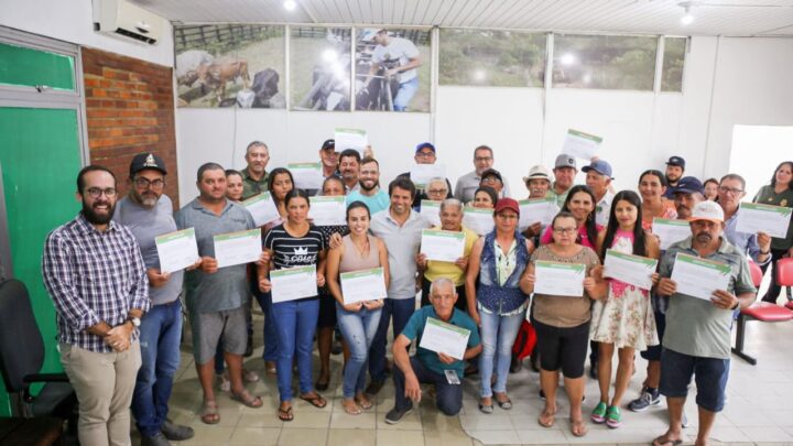 Secretaria de Desenvolvimento Rural entrega certificados aos participantes da Feira de Agricultura Familiar