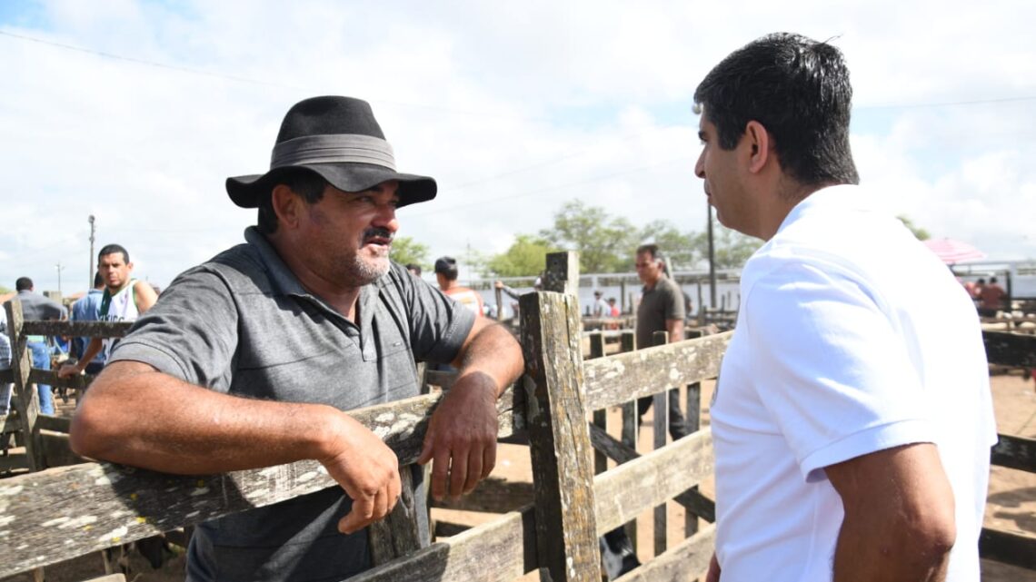 Lessa leva segurança para feiras de gado e ovelhas em Caruaru Lessa leva segurança para feiras de gado e ovelhas em Caruaru