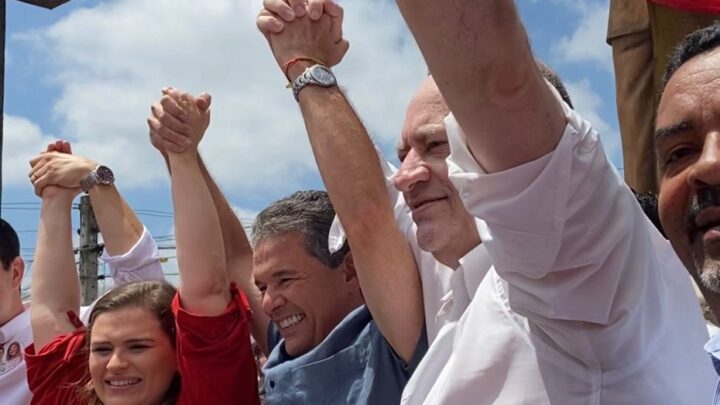 Marília Arraes e Jorge Quintino visitaram a Feira de Caruaru
