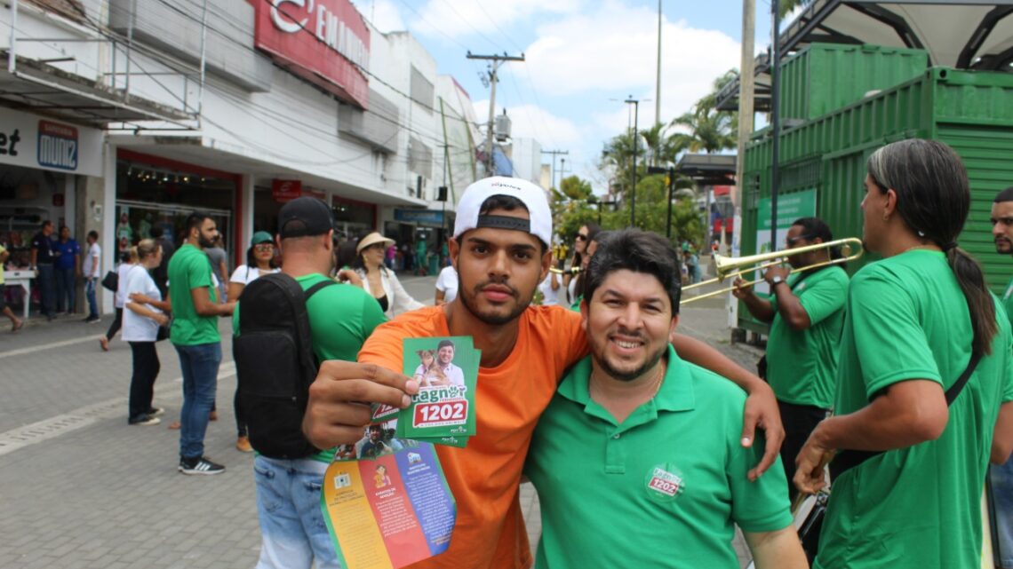Centro de Caruaru recebe Fagner com grande animação Centro de Caruaru recebe Fagner com grande animação