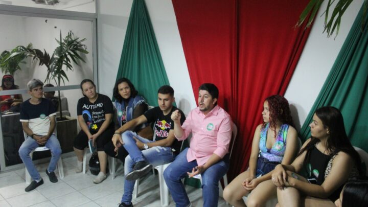Jovens de Caruaru participam de roda de conversa com Fagner