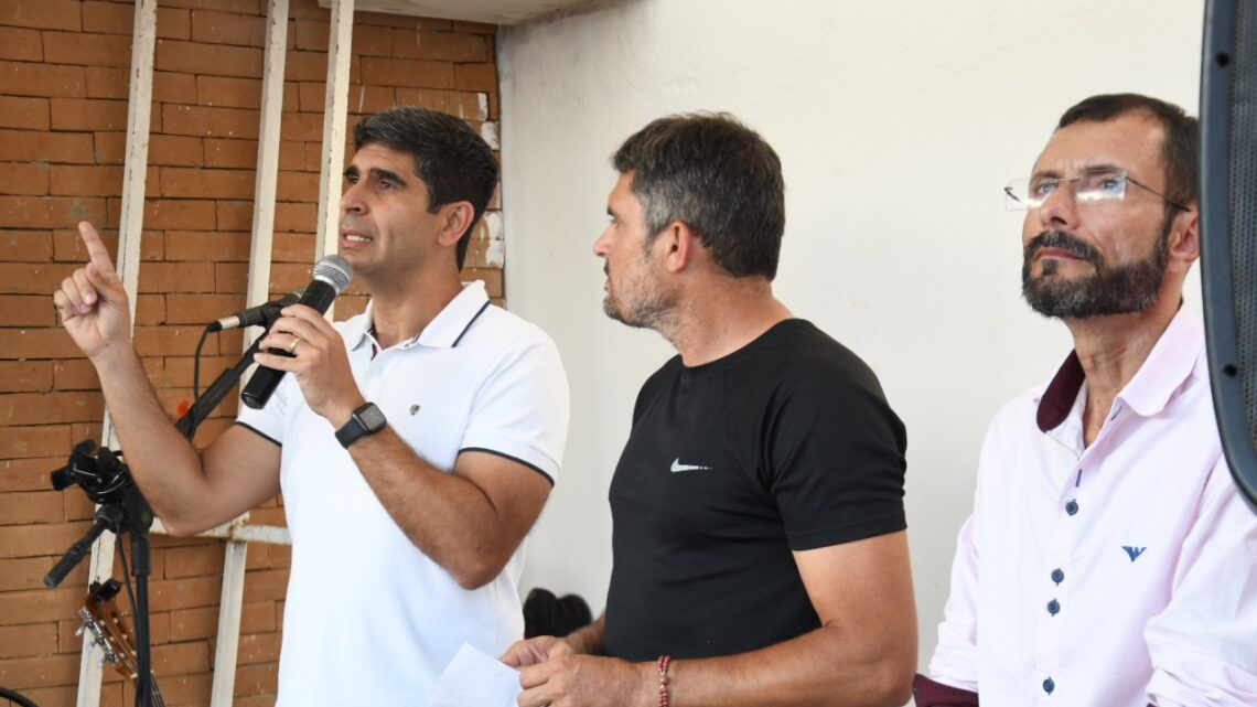 Lessa consegue equipamentos para o centro de castração animal em Bezerros