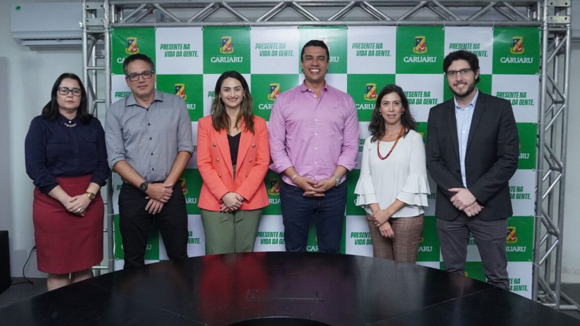 Prefeito de Caruaru, Rodrigo Pinheiro recebe representantes da Comunitas Prefeito de Caruaru, Rodrigo Pinheiro recebe representantes da Comunitas